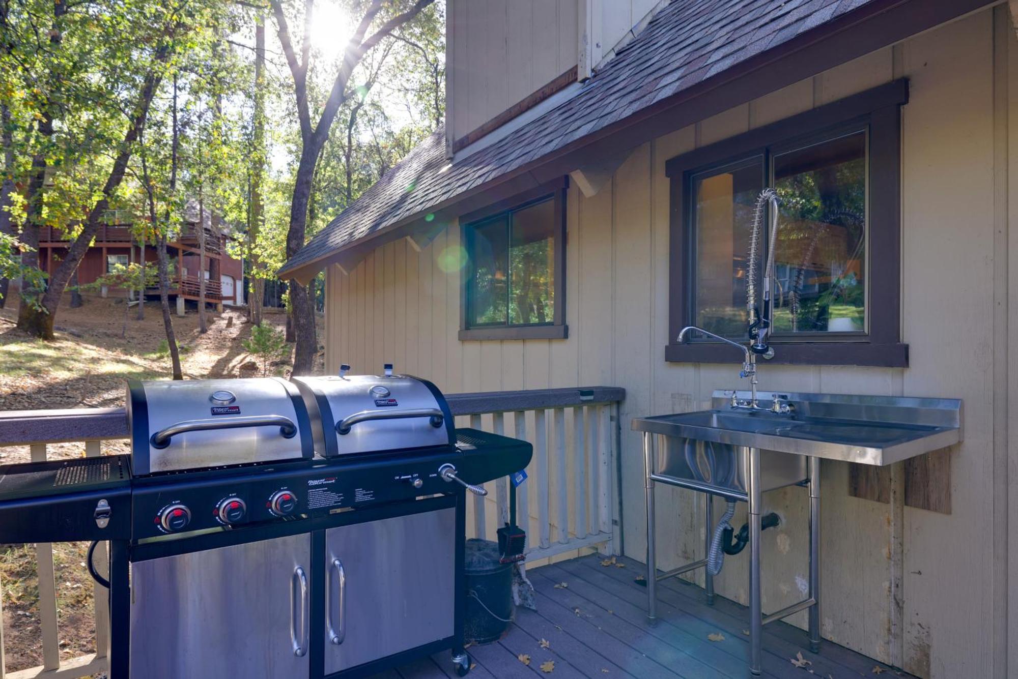 Spacious Groveland Cabin With Wraparound Deck! Exterior photo